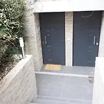 Ihost Luxury - Neg Roli 8 Milánó