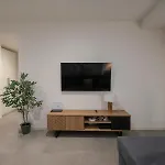 Ihost Luxury - Neg Roli 8 Milánó