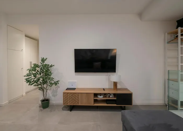 Ihost Luxury - Neg Roli 8 ميلان